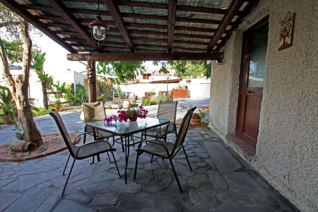 Casa Vacanze Borgo Borghese SantʼAlessio Siculo Habitación foto